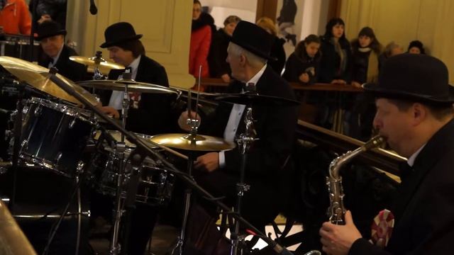 "Листья желтые" смотреть онлайн