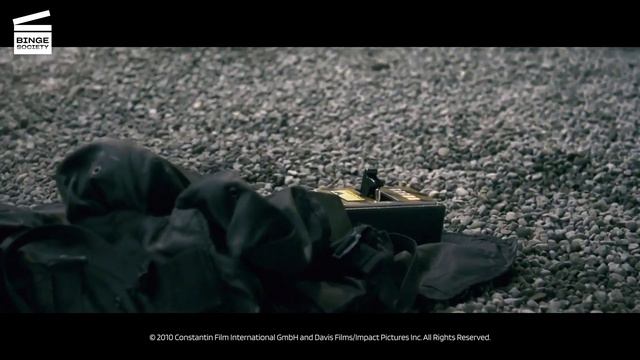 Resident Evil: Afterlife - Rooftop Zombies Attack смотреть онлайн
