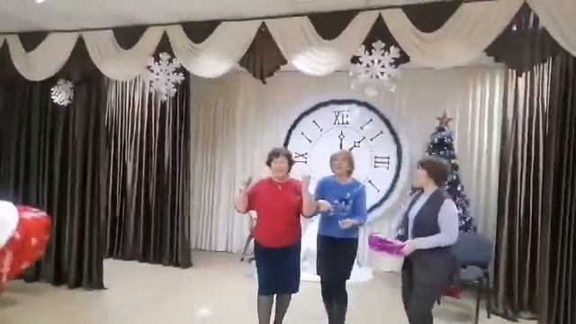 "Скоро, скоро Новый год!" (новогодний огонек) смотреть онлайн