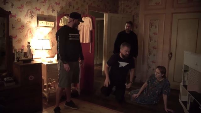 Miranda Otto on set of Annabelle: Creation