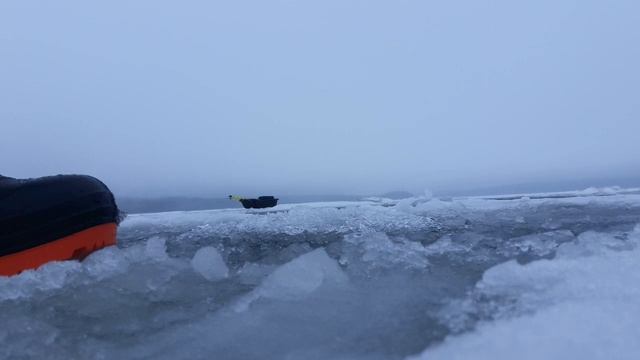 Первая рыбалка на льду на Селигере 2020 г. смотреть онлайн