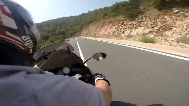 BMW K1300S на серпантине, Хорватия, остров Хвар. смотреть онлайн
