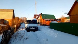 Соболь 4х4 лезет по снегу...