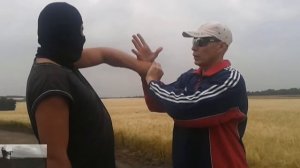 Самооборона.Болевые на кисти рук с фиксацией.