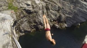 Лучшие прыжки в воду со скал 2015