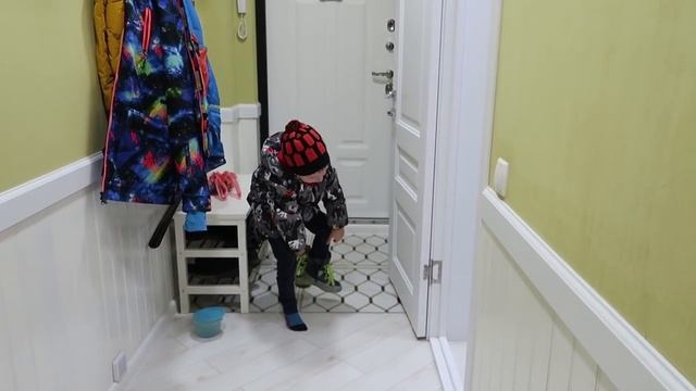 VLOG: Вова почти ползет / Живые муравьи в утюге! ФУУУ!!! смотреть онлайн