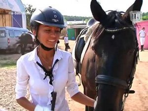 В Республиканском центре иппотерапии стартовали открытые соревнования конных клубов республики