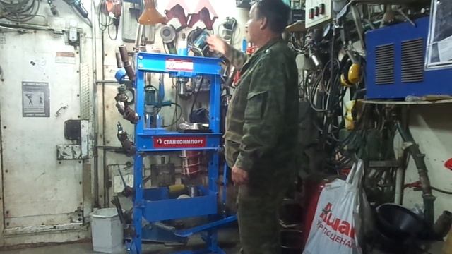 Пресс гидравлический и пневмодоводчик. смотреть онлайн