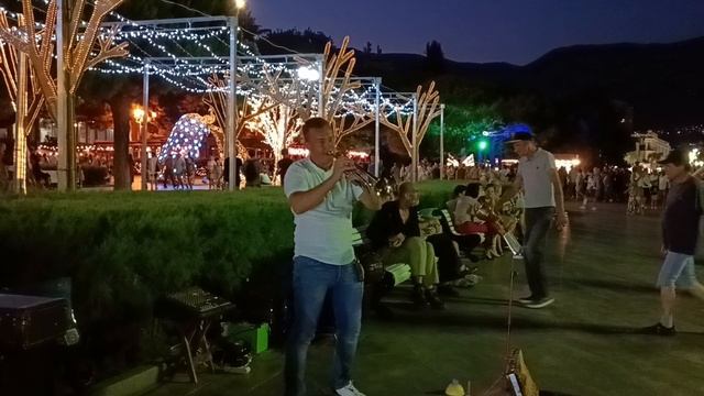 #Крым Ялта трубач на набережной смотреть онлайн