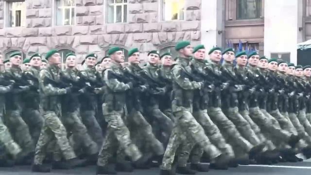 Как маршируют военные на параде в разных странах. How the military marches SMart1961 смотреть онлайн
