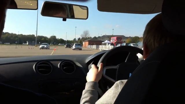 Tom @ SEAT Young Driver смотреть онлайн