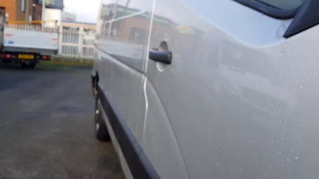 **ULTRA LOW MILES** Renault Master 2.3dCi MWB M/R Energy S/S MM35 110 Business смотреть онлайн