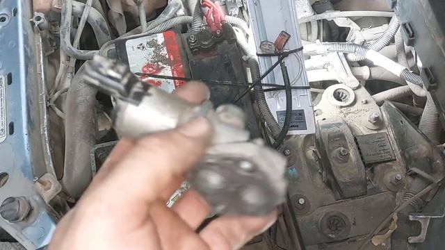 Форд Фокус-1 обороты  3000 оборотов на холостом ходу ,что делать-???