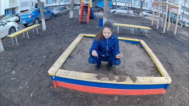 Типы людей на детской площадке смотреть онлайн