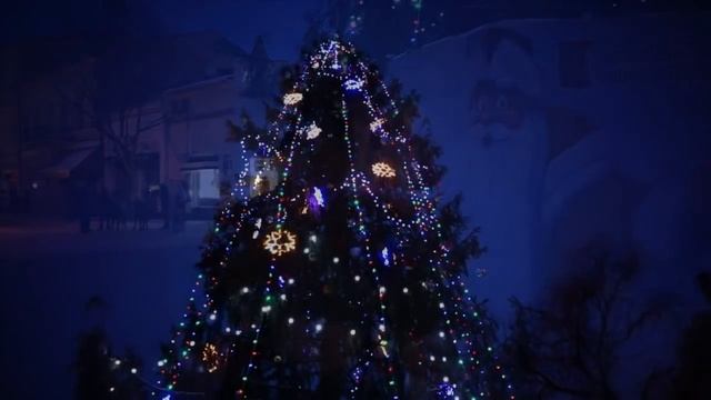 Нарядные ёлки в Симферополе 2016-2017 смотреть онлайн