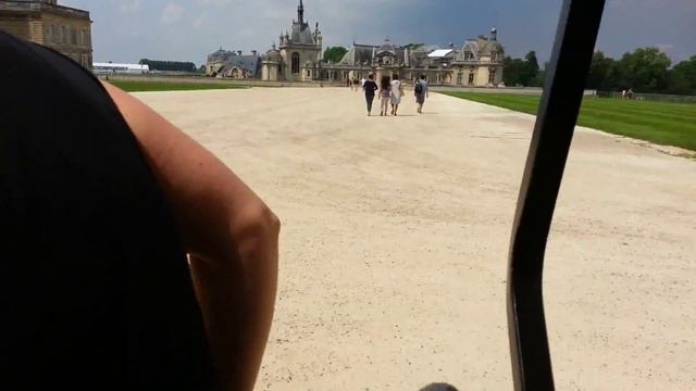 Гонки по парку Шантийи (прямо как мушкетёры, против кардинала) смотреть онлайн