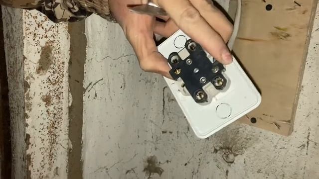 Бизнес в гараже/проводим свет в гараж/часть #2 смотреть онлайн