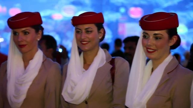 Emirates Cabin Crew at Dubai Mall | Emirates Official Store & A380 Experience смотреть онлайн