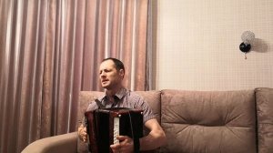 А жизнь моя течёт и катится.Под гармонь.