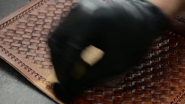 Making a leather book cover about the Witcher Geralt. Leather craft. смотреть онлайн
