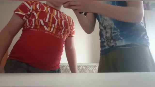 Кто быстрее выпьет 2 литра тот и победил .