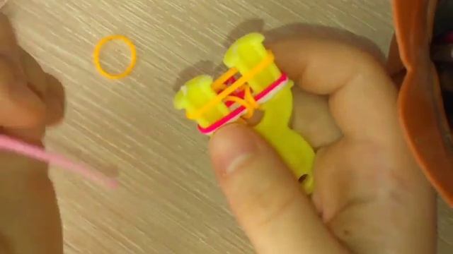 Плетение из резиночек. Браслет Прелесть. смотреть онлайн