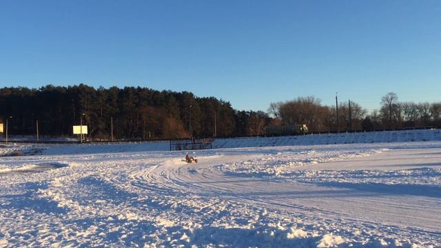 Юный 5-летний пилот на ледовой трассе смотреть онлайн
