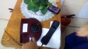 Современная молодежь и дисковый телефон.