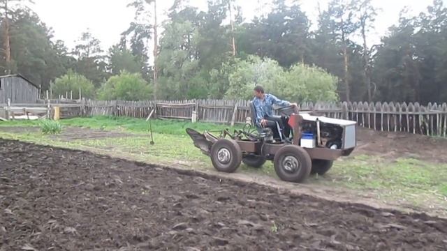 Минитрактор "ЗВЕРЬ". Пахота. смотреть онлайн