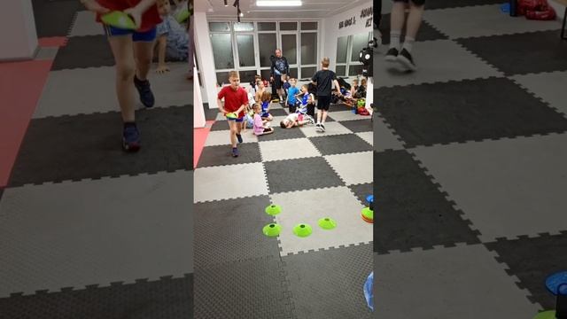 Тренировка Гордея 23.11.2023. Эстафета конус на голове смотреть онлайн