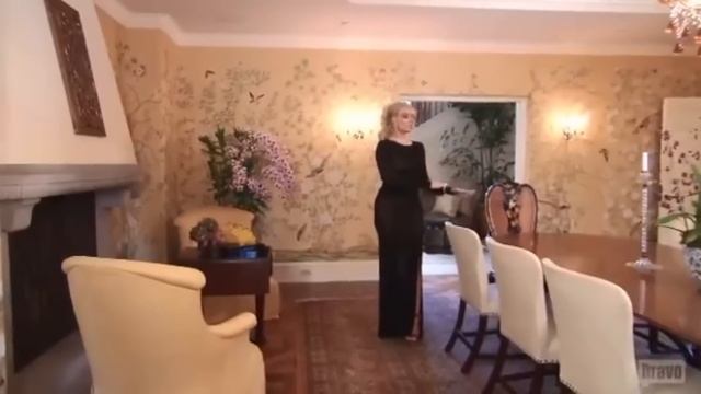 Celebrity Homes That Nobody Wants to Buy! смотреть онлайн