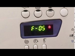 Убираем ошибку F-05 за 1 минуту. Стиральная машина не сливает воду.  Ariston Indesit ошибка F05