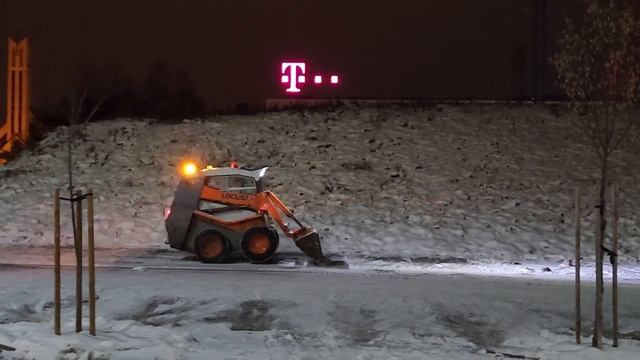 UNICARBACK zimná údržba. Škrabanie, keď sa zanedbá odhrn a posyp, autá ho ujazdia a potom je ĺad. смотреть онлайн