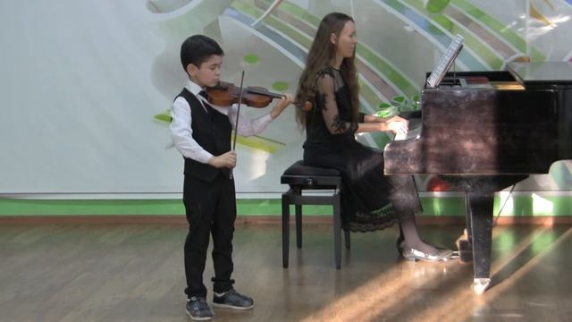 К. Глюк "Веселый хоровод" Исмаилов Салохиддин, ДМШ № 4, Саратов смотреть онлайн