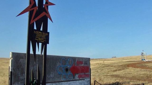 Что будет с самолётом, если он пролетит сквозь ядерный гриб смотреть онлайн