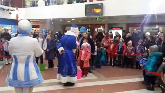 Играем с Алиной в ТРЦ CITY CENTR Николаев смотреть онлайн