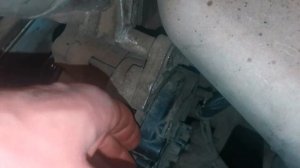 Как снять генератор и приводной ремень на Шкода Рапид