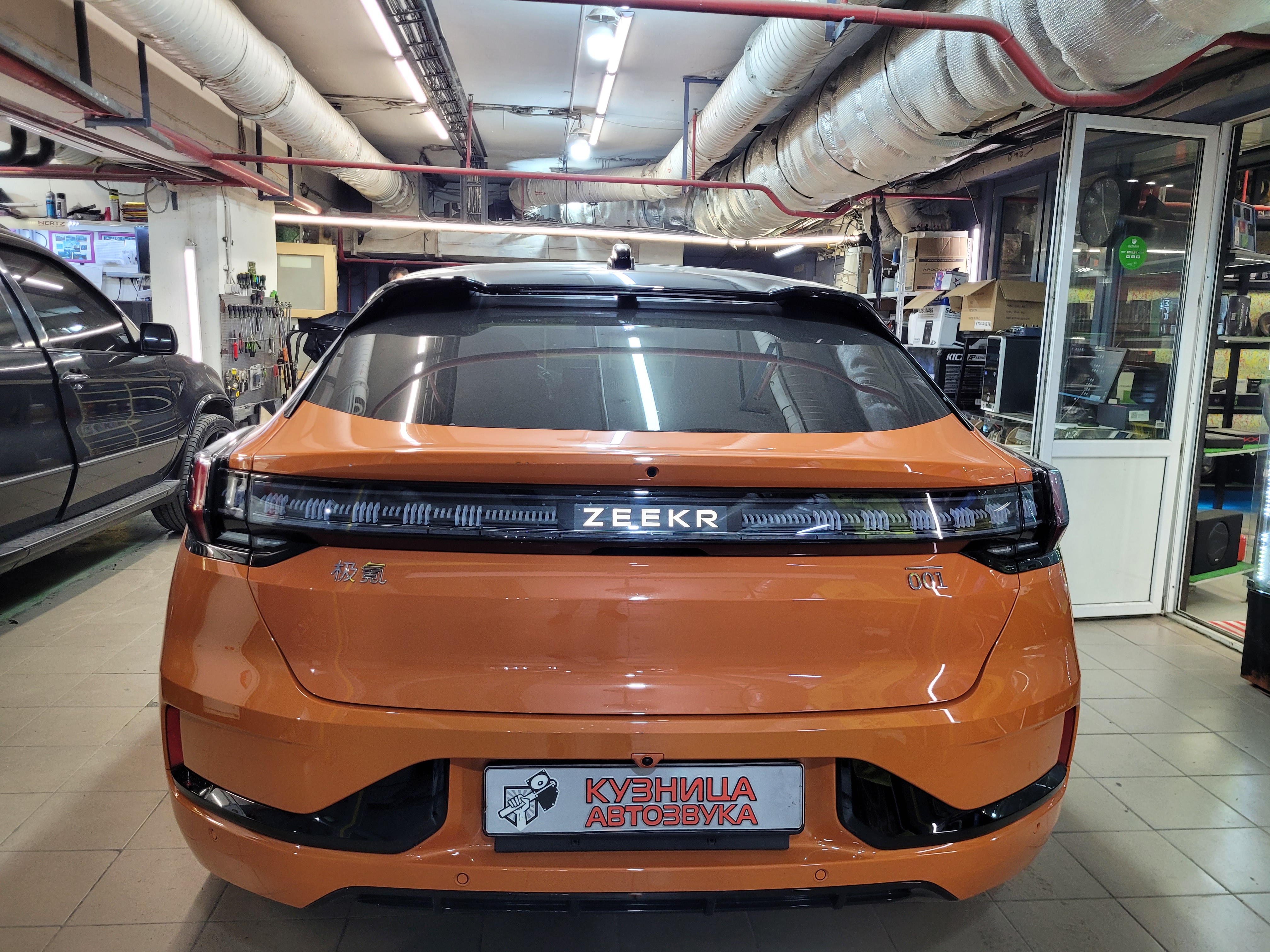 Zeekr 001 замена заводской аудио системы Yamaha. смотреть онлайн