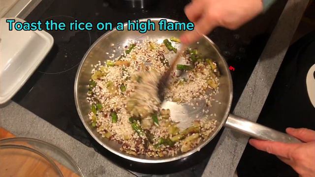 Best Italian risotto with green asparagus. Then white asparagus with Bozner Sauce! смотреть онлайн