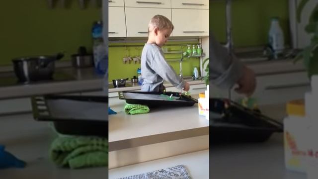 Лыжная горка дома для малыша смотреть онлайн