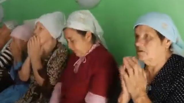 Традиционная молитва и праздничный стол смотреть онлайн