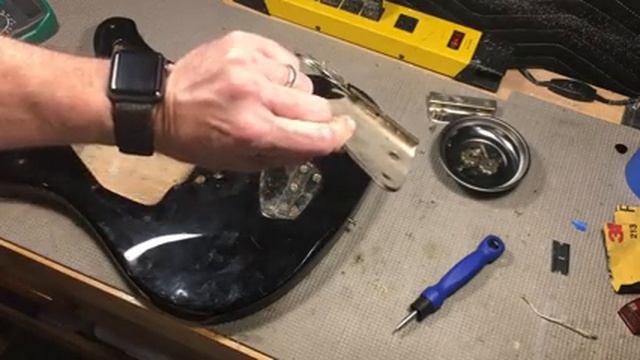 1970's Soviet Aelita Guitar Part 4: A Look At The Hardware смотреть онлайн