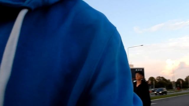 GUĻAM PIE POLICISTIEM! смотреть онлайн