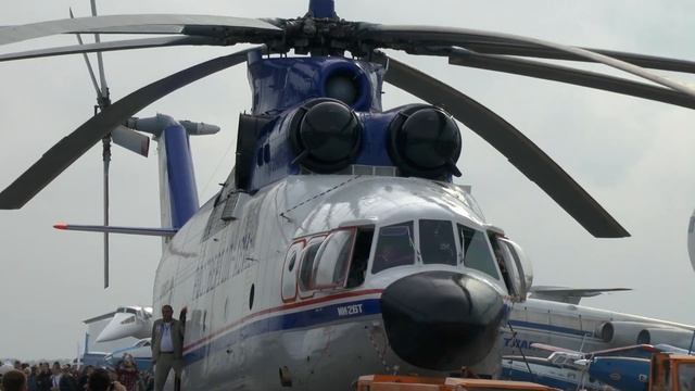 "Роствертоловская" корова Ми-26Т в пасмурном небе Жуковского... / Вертолеты России /Helicopter/ смотреть онлайн