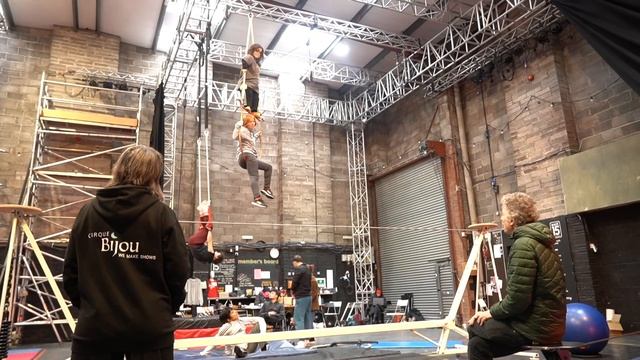 Sneak peek: Waldo's Circus of Magic & Terror Circus Week смотреть онлайн