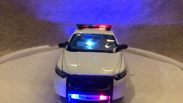1/24 scale West Point Military Police Interceptor die cast with working lights and siren смотреть онлайн