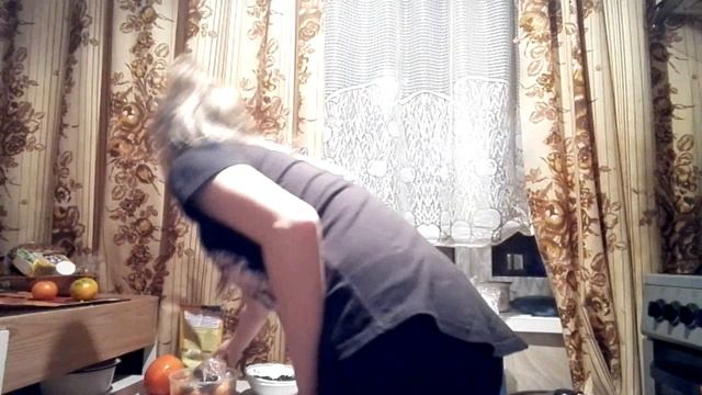 Скрытая камера снимает Настю.