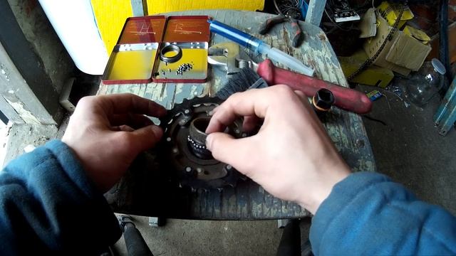 Обслуживание задней втулки на пром подшипниках и переборка трещётки. смотреть онлайн