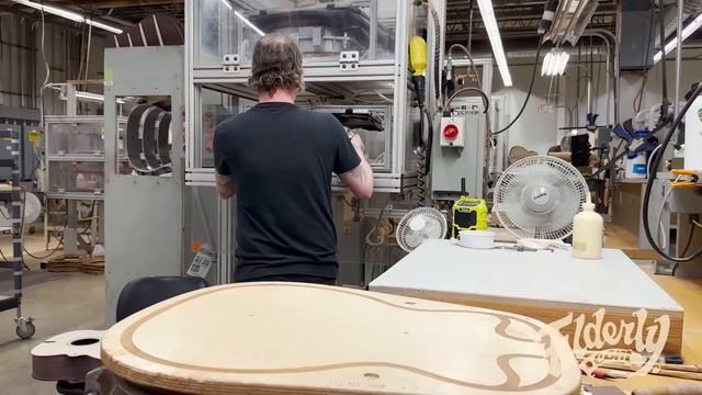 Inside the Martin Guitar Factory - The Complete Tour смотреть онлайн