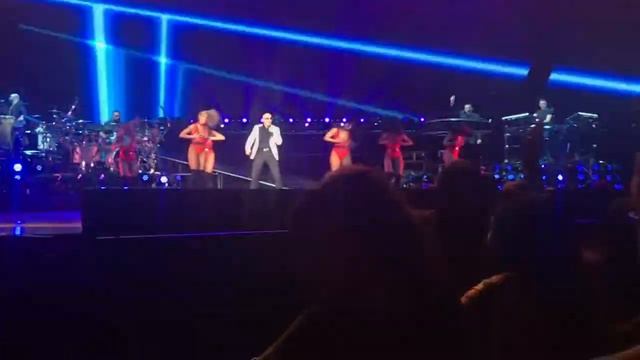 Pitbull performing On The Floor at oracle arena October 28 2017 смотреть онлайн